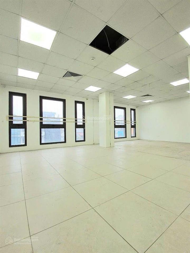 Bán nhà mặt phố phạm văn đồng  200m2 mt 10m lô góc vỉa hè nhà mới thang máy kdvp gần kđt starlake