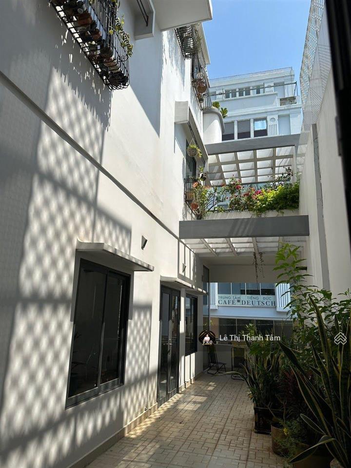 Building vp đẹp sang mt tô hiến thành, p15, q10  5.5 x 20m  6 tầng  hđt 150tr/th