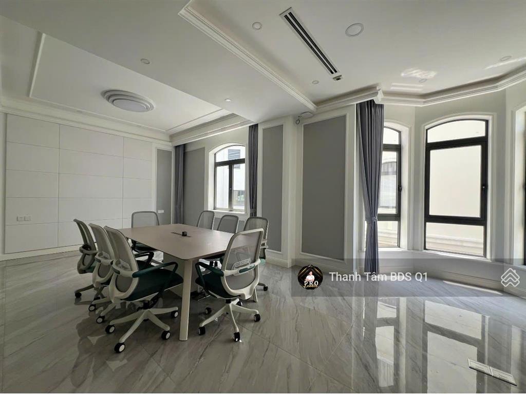 Building vp đẹp sang mt tô hiến thành, p14, q10  ngang lớn 120m2  7 tầng thang máy  hđt 100tr/th