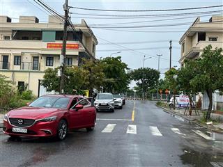 Lô góc ngã tư nằm giữa 2 khu chung cư ori và hoà hiệp 4
