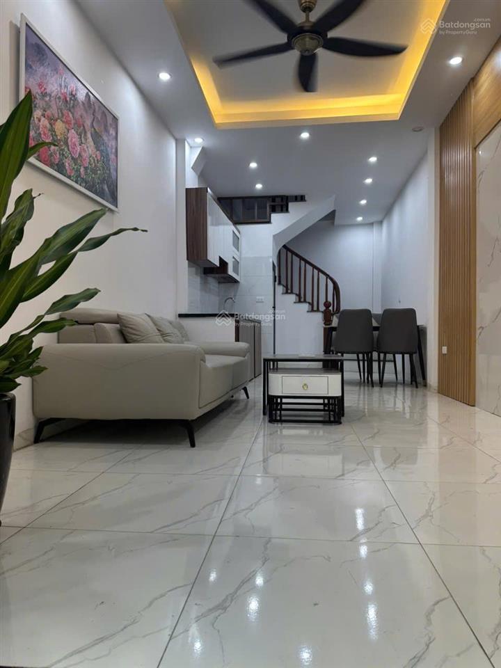 Bán nhà lĩnh nam 32m 5t ô tô đỗ cổng, full nội thất, lô góc thoáng sáng, nhà đẹp ở sướng !