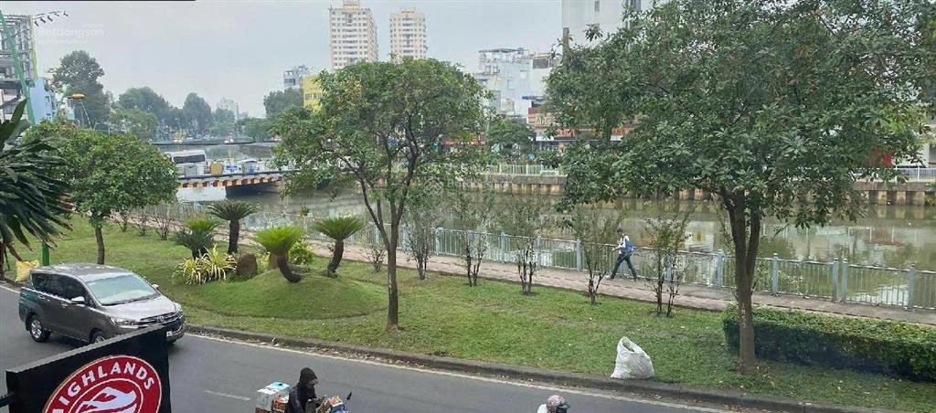 Bán nhà mặt tiền hoàng sa, quận 3  dt 20x15m, kết cấu 3 tầng, đang cho thuê 156 triệu/tháng