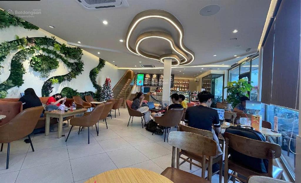 Bán nhà mặt tiền hoàng sa, quận 3  dt 20x15m, kết cấu 3 tầng, đang cho thuê 156 triệu/tháng