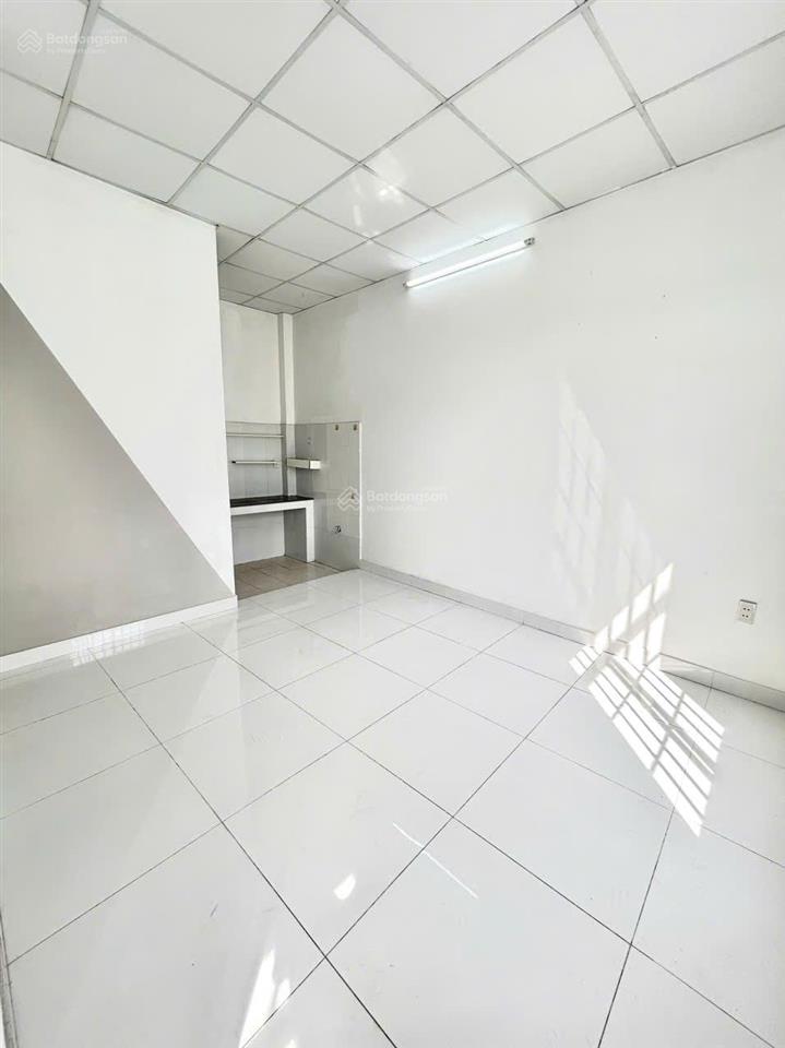 Cho thuê phòng studio, cửa sổ trời, thoáng mát, ngay đường nguyễn duy trinh