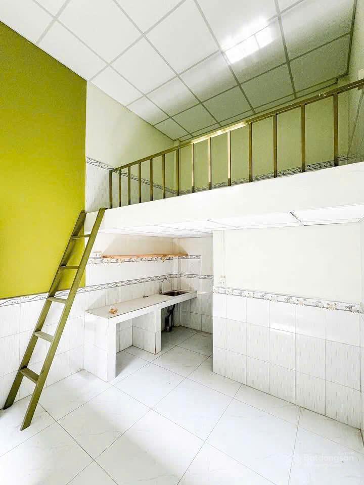 Phòng trọ mới xây ngay đường nguyễn trãi, kế bên chợ xóm vắng