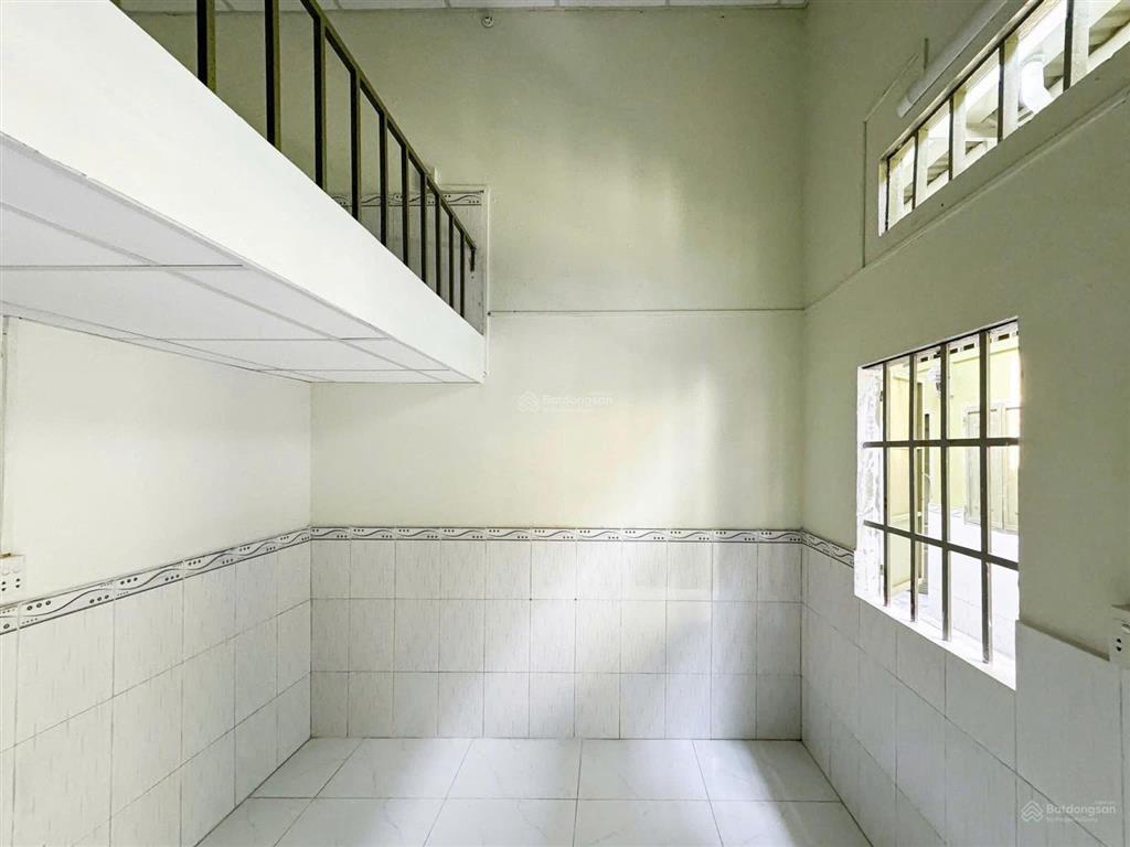 Phòng trọ mới xây ngay đường nguyễn trãi, kế bên chợ xóm vắng