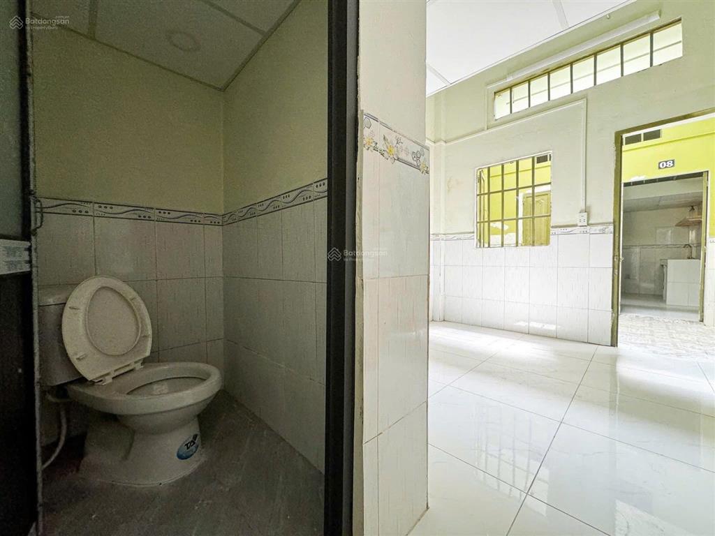 Phòng trọ mới xây ngay đường nguyễn trãi, kế bên chợ xóm vắng