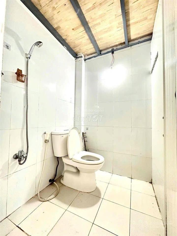 Phòng trọ mới xây ngay đường nguyễn tri phương, kế bên chợ xóm vắng, làng đại học