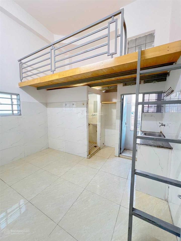 Cho thuê phòng giá rẻ, gác cao 1m9 ở trường chinh, p14, tân bình