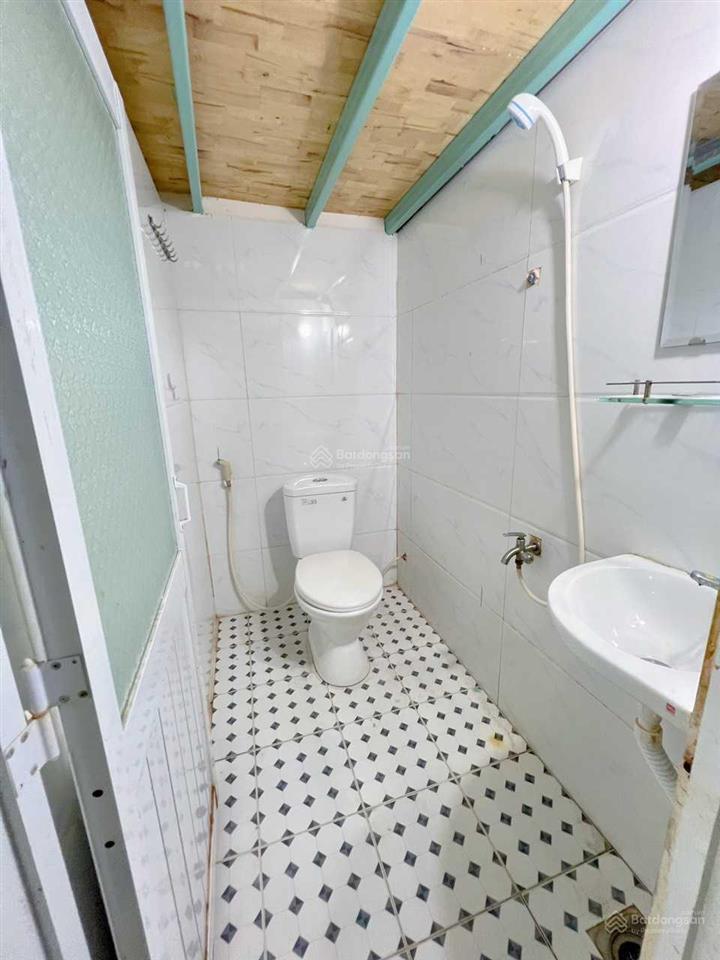 Cho thuê phòng giá rẻ, gác cao 1m9 ở trường chinh, p14, tân bình