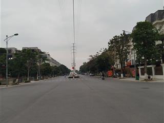 Cần bán biệt thự lideco  mặt đường trục chính 31m .