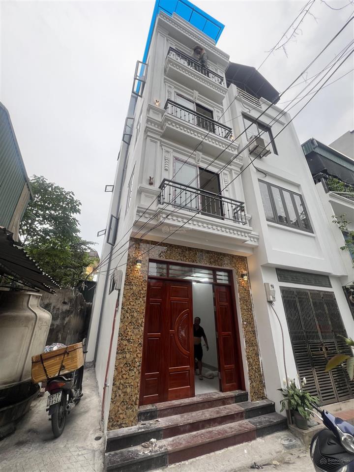 Bán nhà đẹp giang biên lô góc ô tô đỗ cửa ô chờ thang máy mới khách về ở luôn