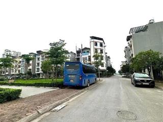 Đất đẹp tái định cư giang biên 40m đường 3 ô tô tránh kinh doanh