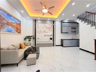 Bán căn nhà xây mới kẻ tạnh giang biên 30m2 5tầng 20m ra đường ô tô tránh bạt ngàn tiện ích 5,95 tỷ