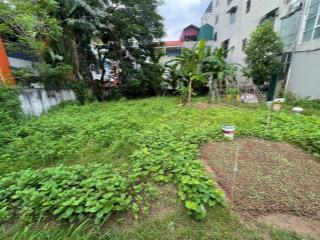 Siêu phẩm phúc lợi 214m2 (mt 10m) vỉa hè rộng gần trường mầm non phúc lợi giá 26,2 tỷ ~122tr/m2