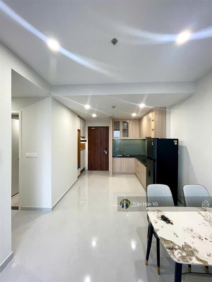 Cho thuê căn hộ 2 phòng ngủ full nội thất siêu sang xịn mới 100% cc cao cấp the emerald golf view