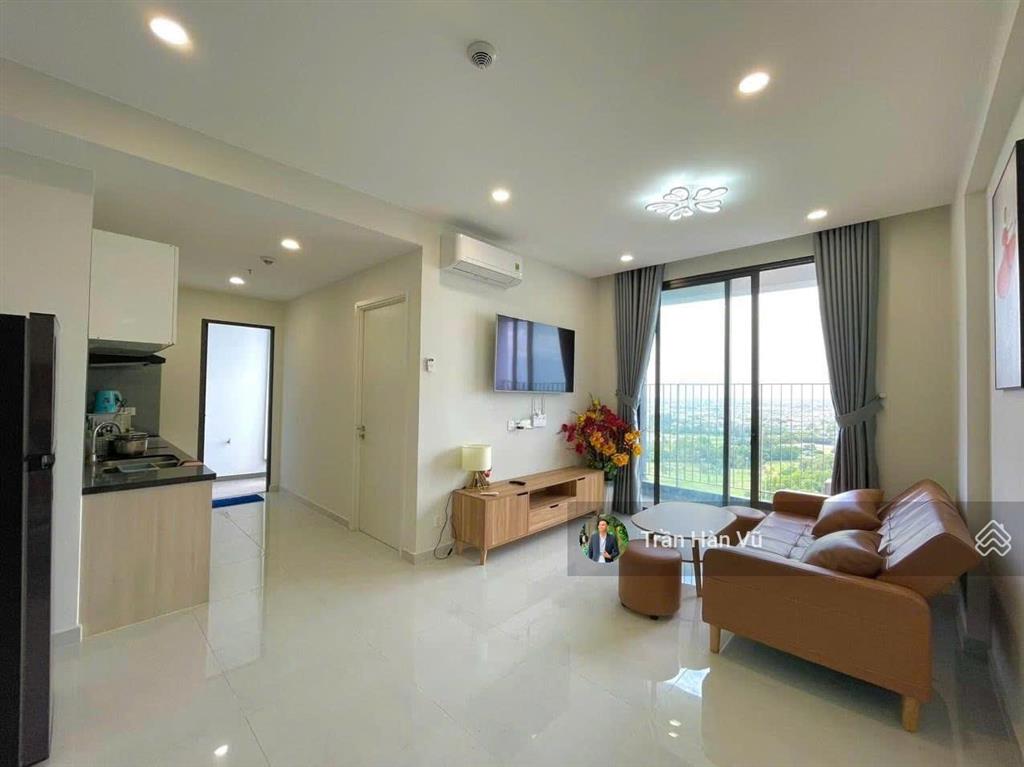Chính chủ bán căn hộ 1 phòng ngủ full nội thất đang có hđ thuê the emerald golf view