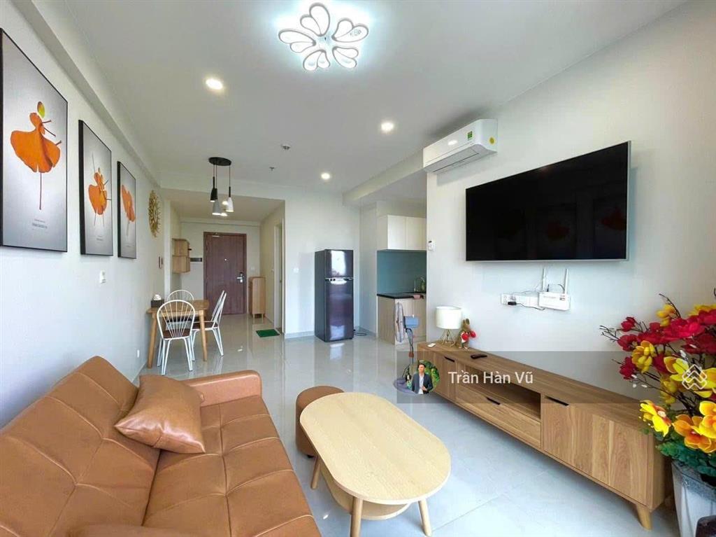 Chính chủ bán căn hộ 1 phòng ngủ full nội thất đang có hđ thuê chỉ 2,4tỷ cc the emerald golf view