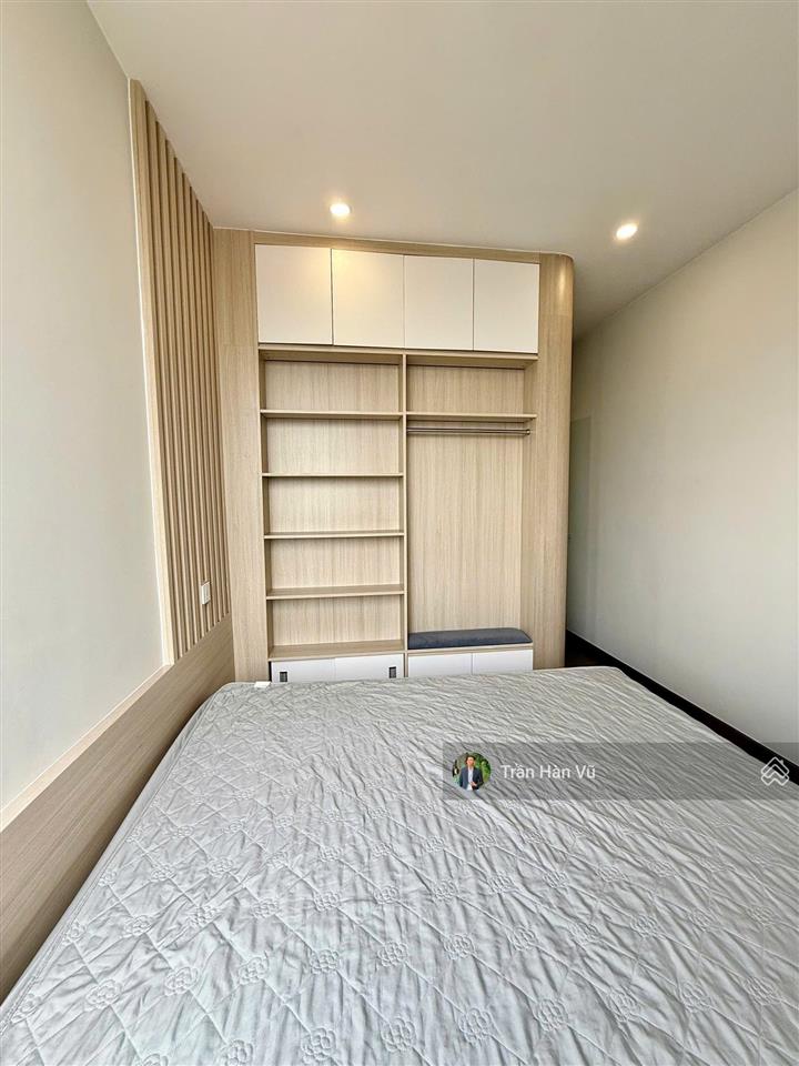 Sang nhượng giá tốt bán căn hộ 2pn góc full nội thất chung cư the emerald golf view