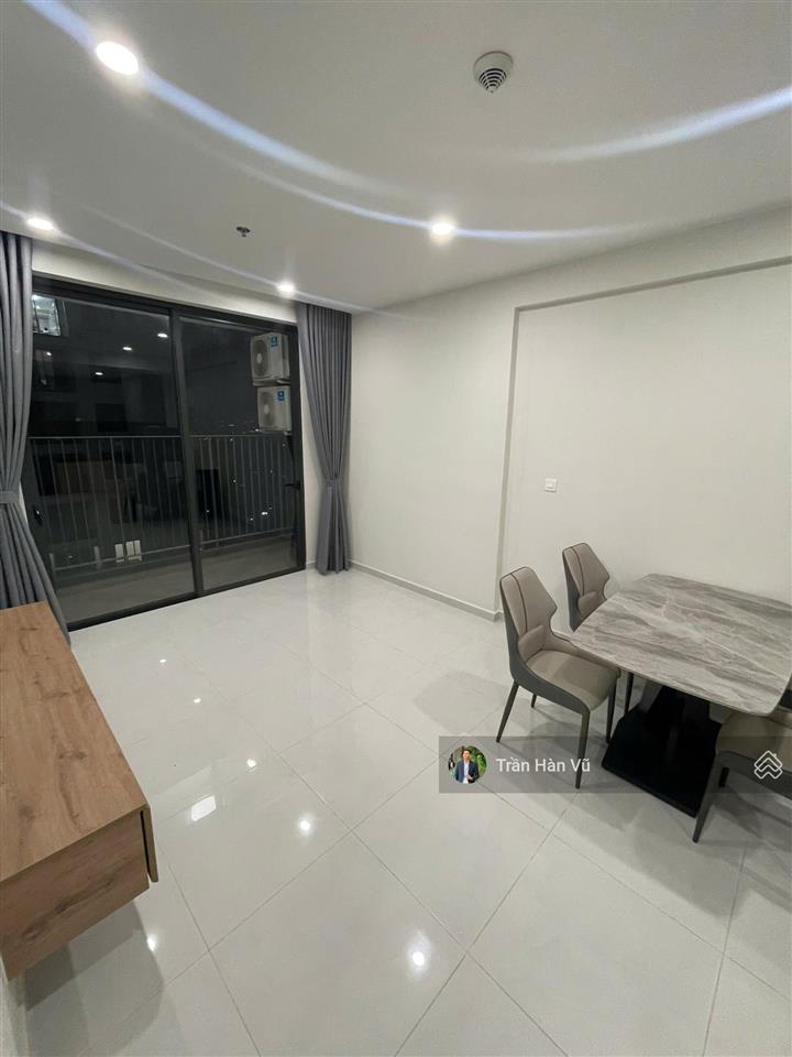Giá tốt chính chủ bán căn hộ 2pn1wc full nội thất có hđ thuê sẵn cc the emerald golf view
