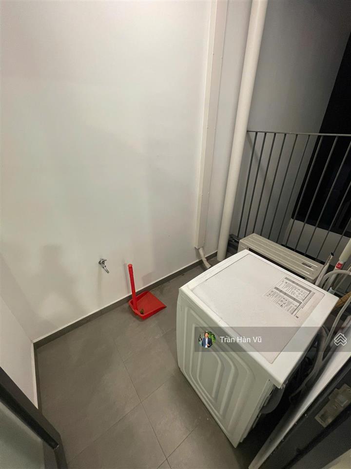 Giá tốt chính chủ bán căn hộ 2pn1wc full nội thất có hđ thuê sẵn cc the emerald golf view
