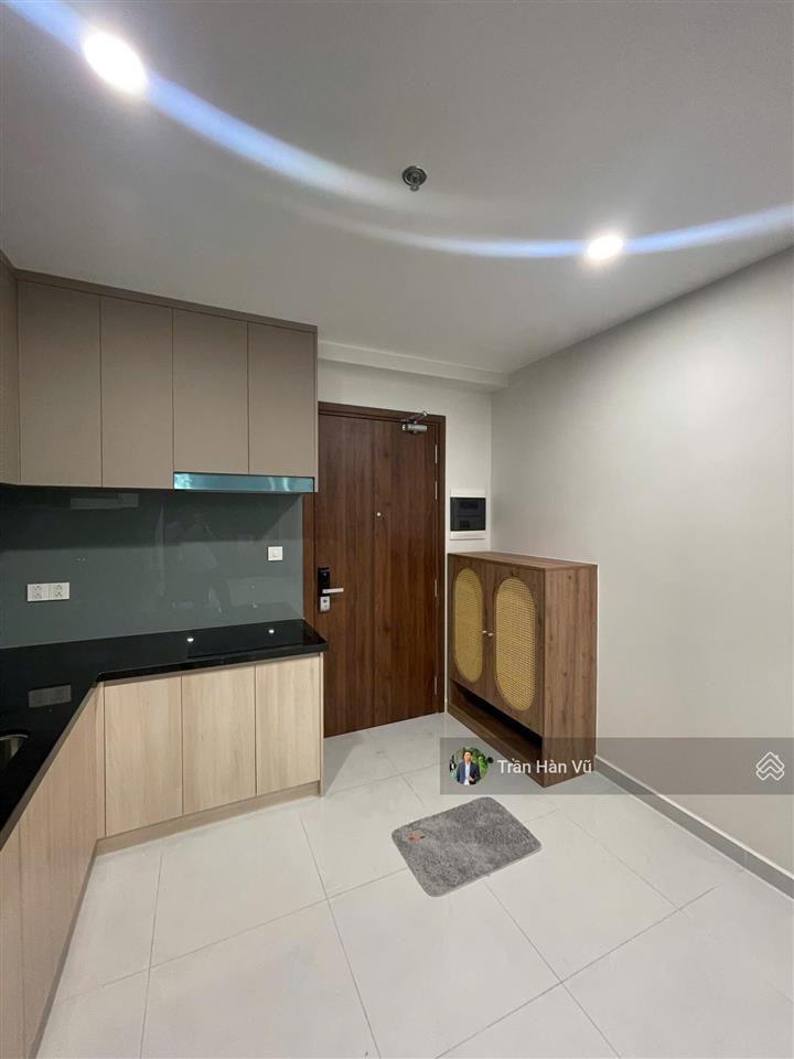 Giá tốt chính chủ bán căn hộ 2pn1wc full nội thất có hđ thuê sẵn cc the emerald golf view