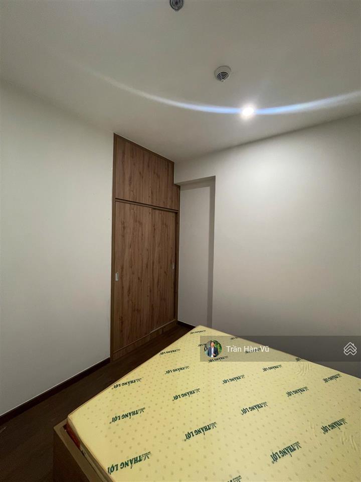 Giá tốt chính chủ bán căn hộ 2pn1wc full nội thất có hđ thuê sẵn cc the emerald golf view