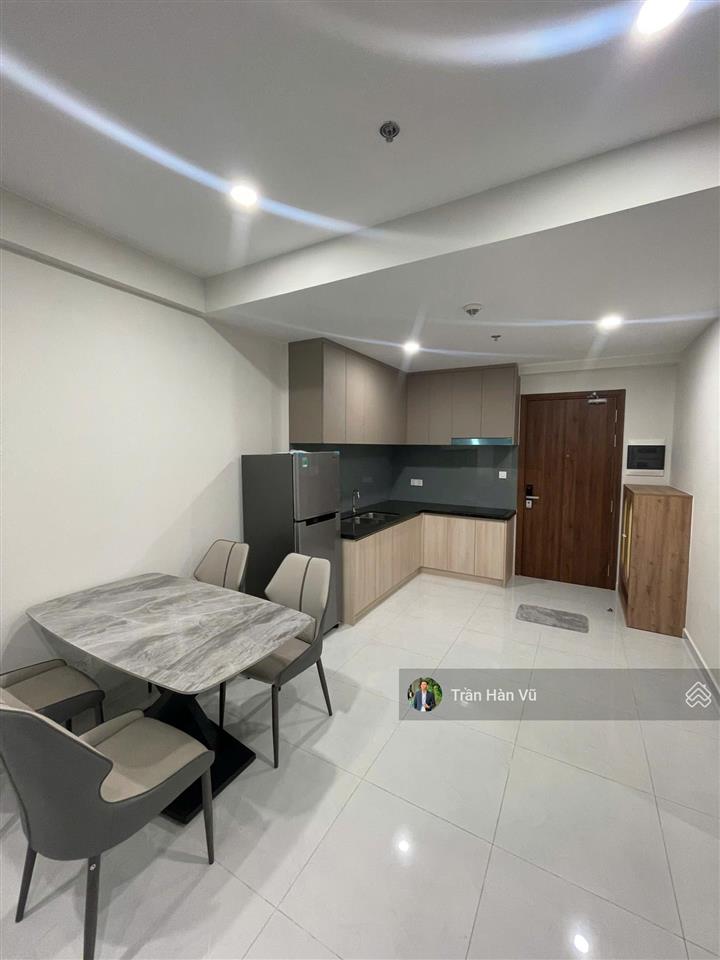 Giá tốt chính chủ bán căn hộ 2pn1wc full nội thất có hđ thuê sẵn cc the emerald golf view
