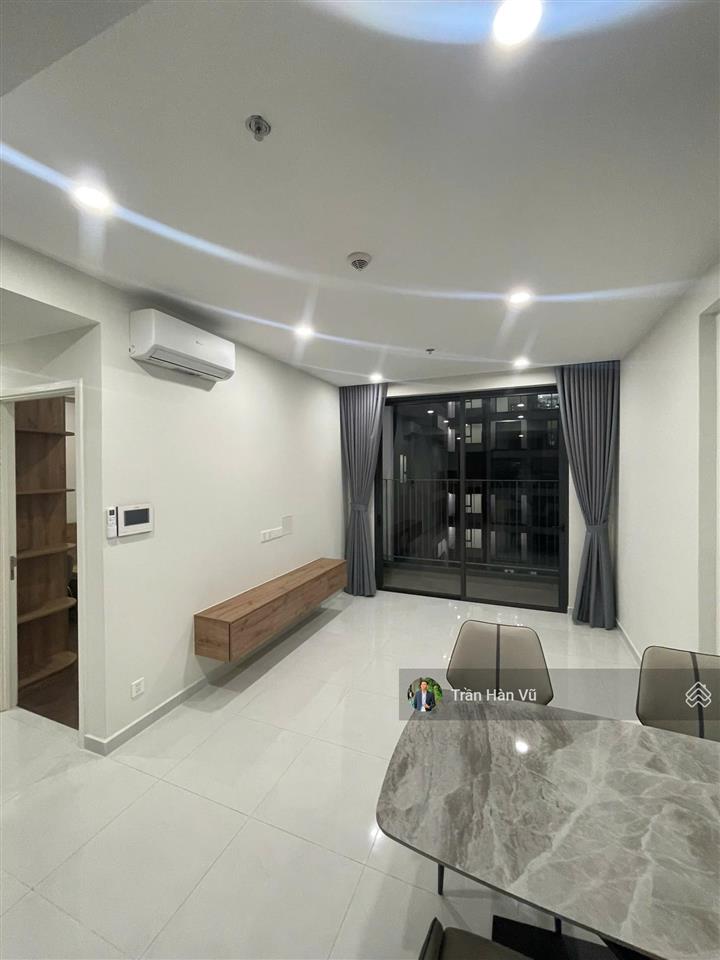Giá tốt chính chủ bán căn hộ 2pn1wc full nội thất có hđ thuê sẵn cc the emerald golf view