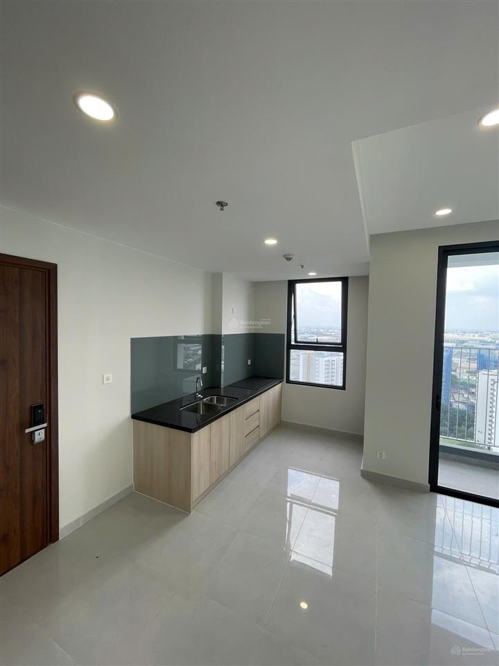 Chính chủ ra gấp căn hộ góc 2 phòng ngủ view siêu đẹp chung cư the emrald golf view