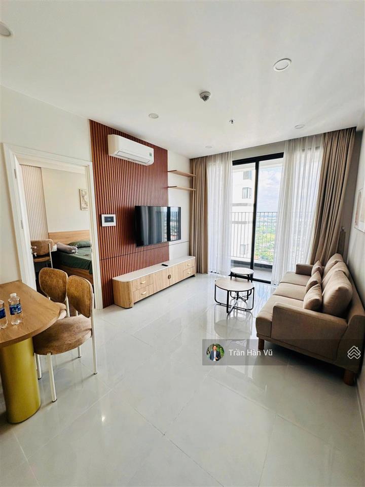 Chính chủ cần ra gấp căn hộ 2 phòng ngủ đầy đủ nội thất cc emerald golf view