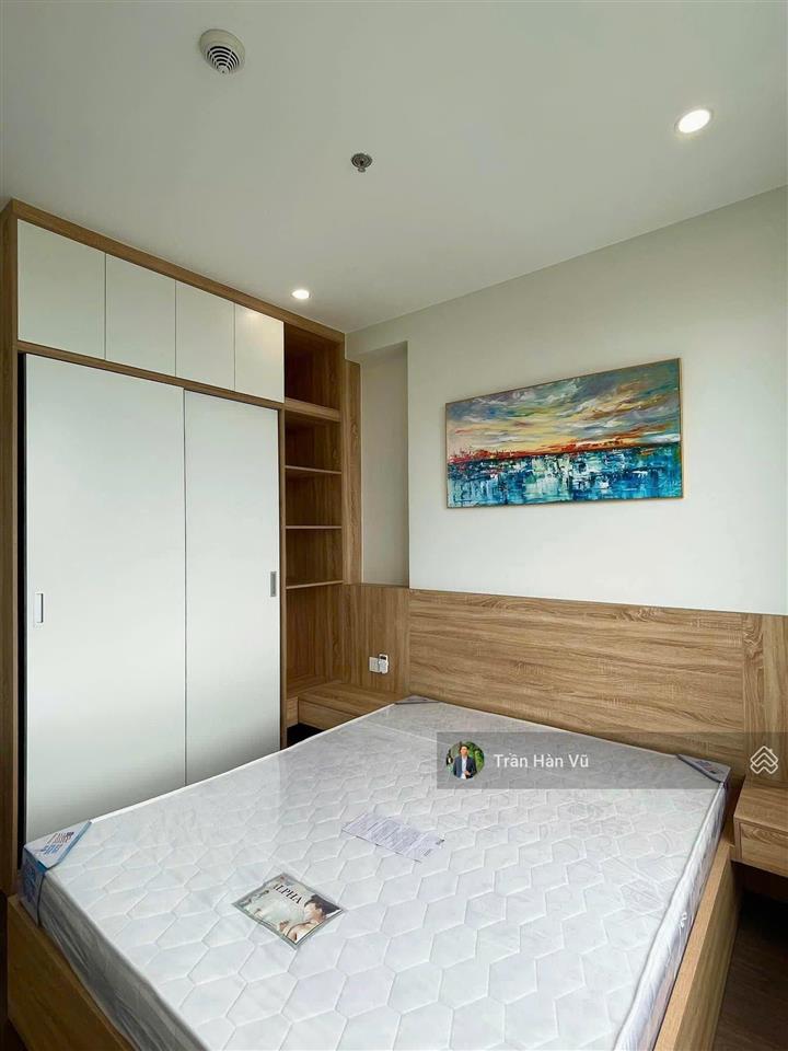 Chính chủ cần ra gấp căn hộ 2 phòng ngủ đầy đủ nội thất cc emerald golf view