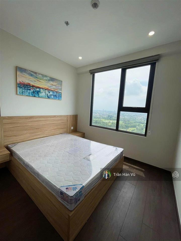 Chính chủ cần ra gấp căn hộ 2 phòng ngủ đầy đủ nội thất cc emerald golf view