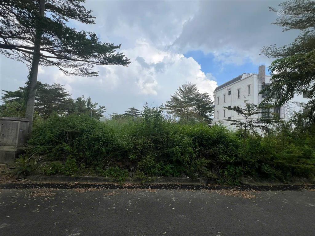 Lô đất ngang 8 dài 20m full thổ. phú hữu thủ đức cạnh bưng ông thoàn   0938 868 ***