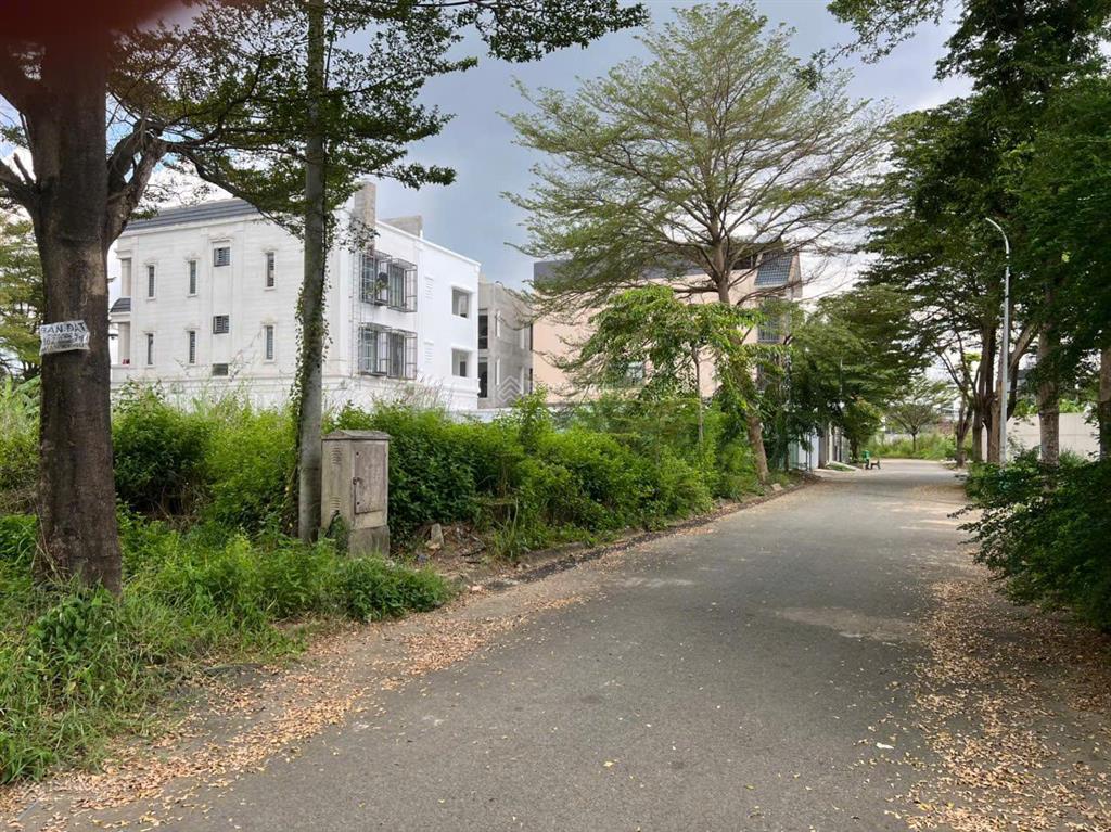 Lô đất ngang 8 dài 20m full thổ. phú hữu thủ đức cạnh bưng ông thoàn   0938 868 ***