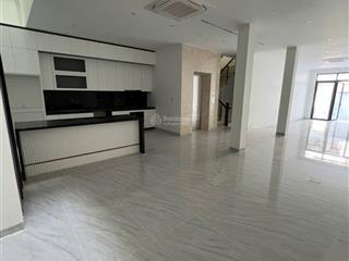 Biệt thự đẹp mà rẻ chỉ có mỗi căn này, 8x20 3 tầng thang máy chỉ 33 tỉ tại quận 5