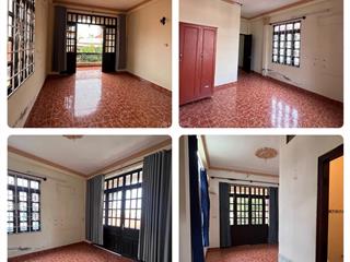Chủ nhà xuất cảnh cần bán, chính chủ, 2 mặt tiền hẻm xe hơi. thuận tiện để ở hoặc làm văn phòng