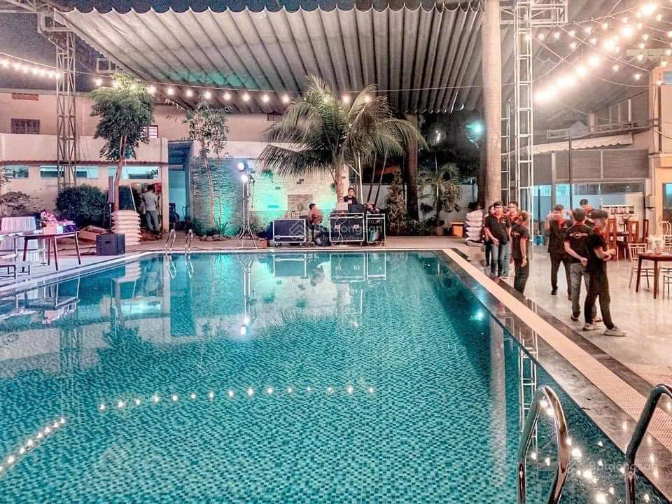 Bán nhà hàng mặt tiền dương quảng hàm, 5524m2, 3 tầng, đường 20m, thu nhập hơn 1 tỷ/ tháng