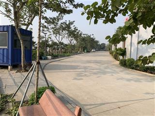 Bán nhà cấp 4 , chỉ việc về ở ngay, ngõ to, oto vào tận cửa, diện tích 52m2. hướng chính đông