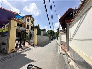 Duy nhất lô đất 42m2 , giá chỉ 2 tỷ 980tr, ngõ thông oto, vị trí đẹp, view tháp tài chính .