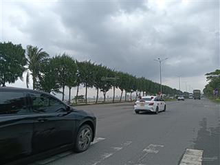 Siêu phẩm đất biển, bán nhanh lô góc kẹp cống, ngang khủng, 200m2, giá tốt 17.5 tỷ đặng huy trứ.