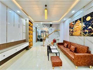 Nhà đang cho thuê 35 triệu / tháng giờ cần bán để cho con đi du học giá 8 tỷ 350 ngay tt quận 3
