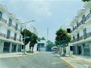 Nhà phố liền kề kdc đông hưng  dĩ an  tp. hcm, cách chợ dĩ an chỉ 50m shr