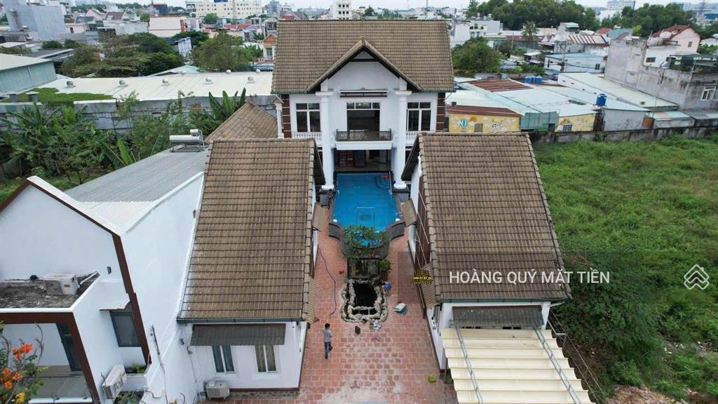 Biệt thự vip mặt tiền đường 179  hoàng hữu nam ~ 19m*45,5m = 865m2. nhà 2 tầng có sân vườn, hồ bơi