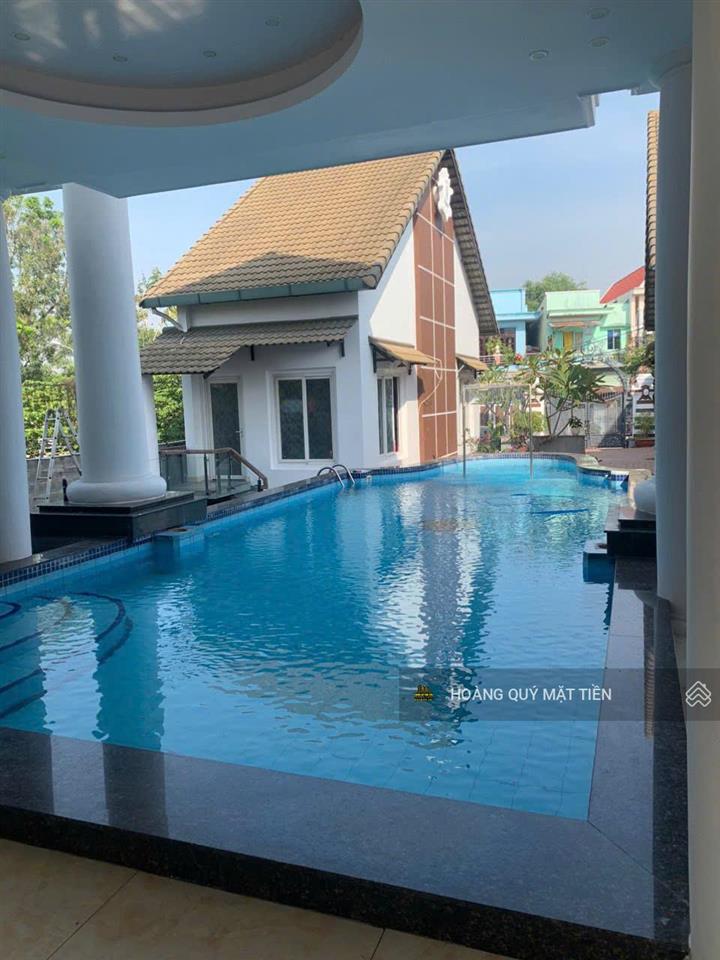 Biệt thự vip mặt tiền đường 179  hoàng hữu nam ~ 19m*45,5m = 865m2. nhà 2 tầng có sân vườn, hồ bơi