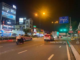 Tòa nhà mtkd lê văn việt ~ 12x50m=600m2. tổng 1hầm + 5tầng ~ 2.200m2 sàn. hợp đồng thuê  250tr