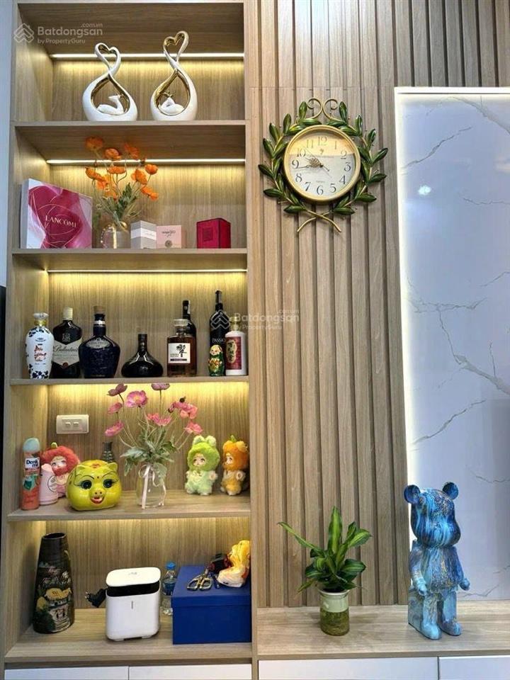 Tam trinh  hơn 7 tỷ  oto thông 2 đầu, nhà gần mặt phố  35m x 6 tầng.