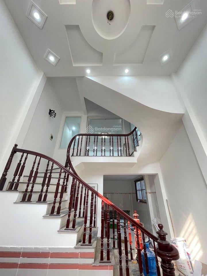 Nhà giải phóng  gara oto  45m kinh doanh  lô góc 3 thoáng  sát mặt phố  ngõ thông trước nhà 8m