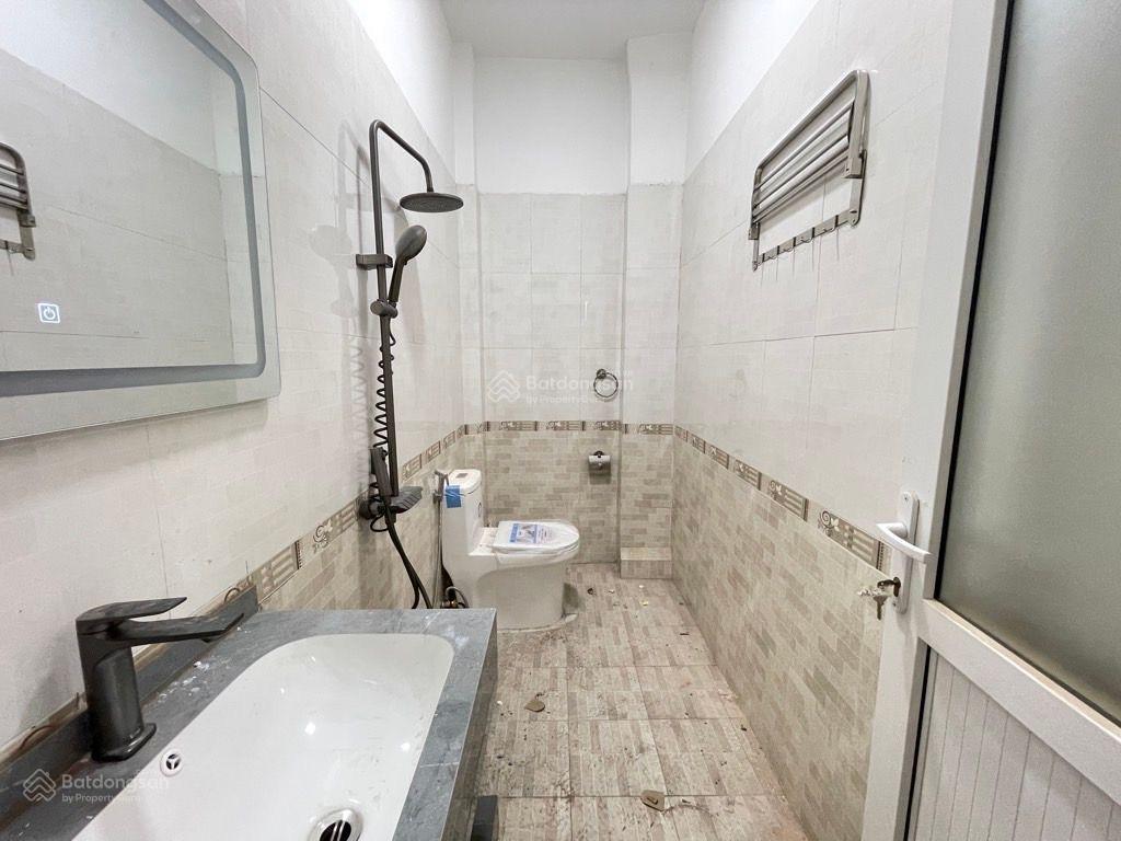 Nhà giải phóng  gara oto  45m kinh doanh  lô góc 3 thoáng  sát mặt phố  ngõ thông trước nhà 8m