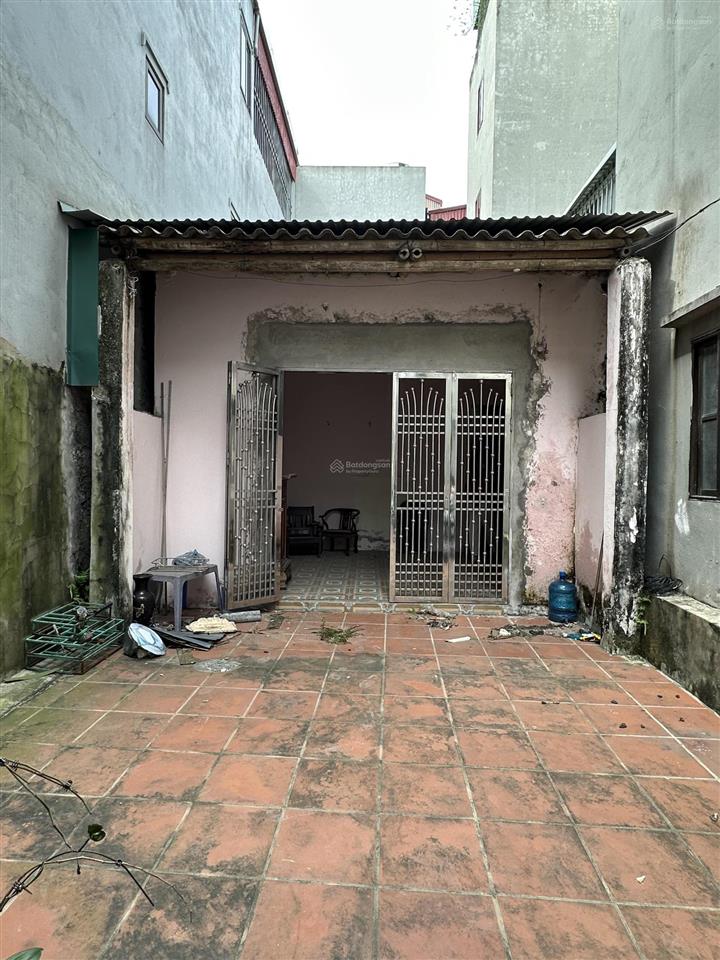 106m2, mt 4,8m. giá 52tr/m2. sát tổ hợp ga ngọc hồi. ô tô đỗ cửa  đường thông